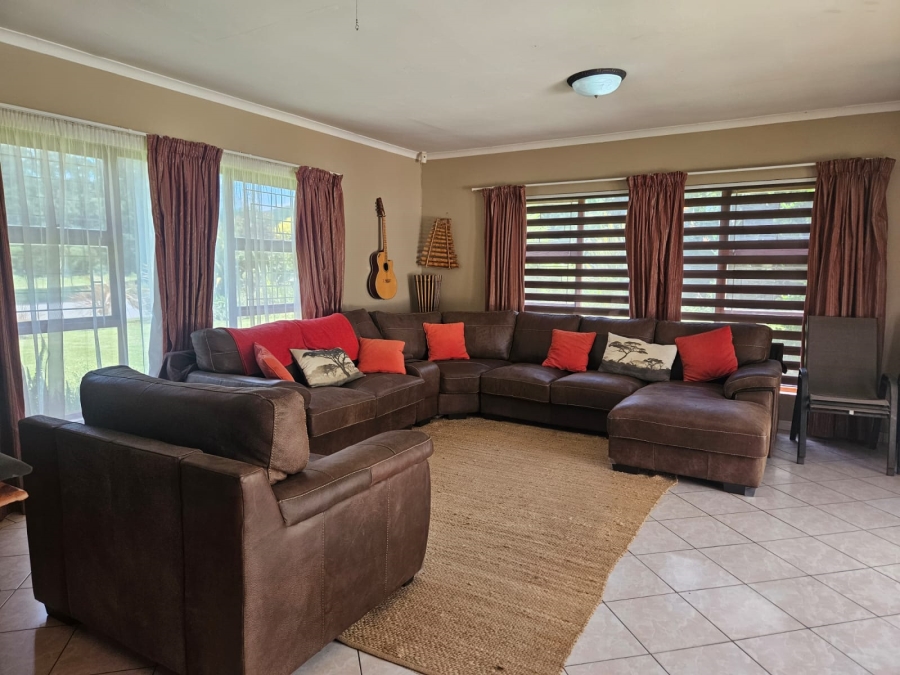 4 Bedroom Property for Sale in Glen Barrie Western Cape